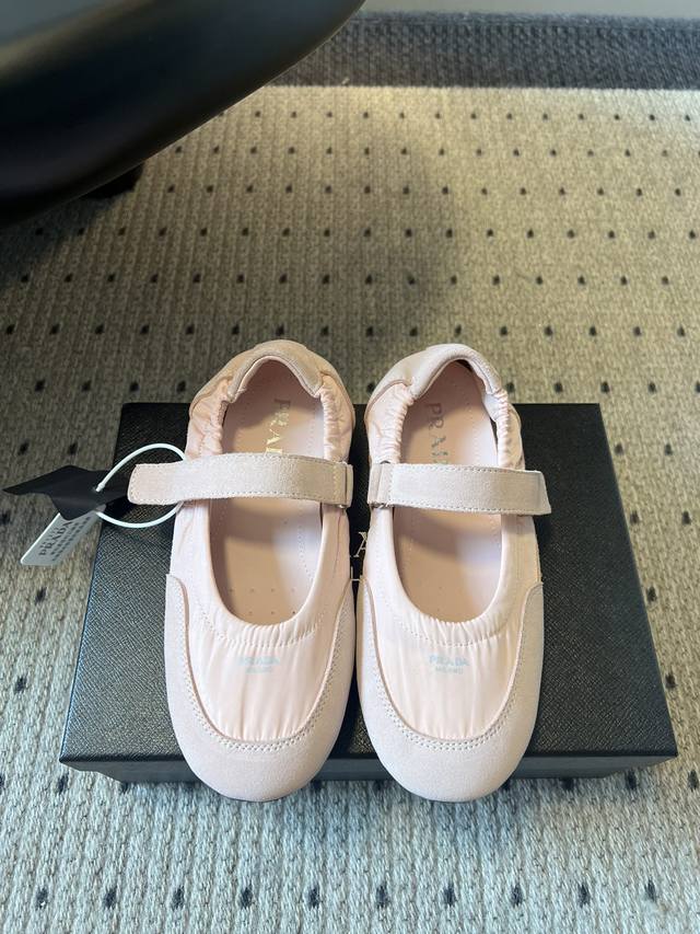 Prad* 25Ss New Women's Mary Jane Shoes (Patchwork Style) Prad adheres to a desig