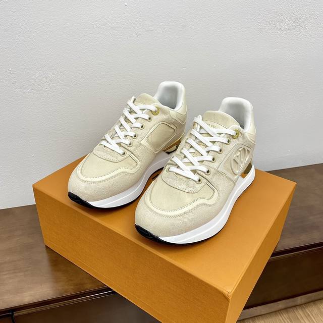 Top-tier version. Louis Vuitton (LV) Neo Run Away casual sneakers. Original purc