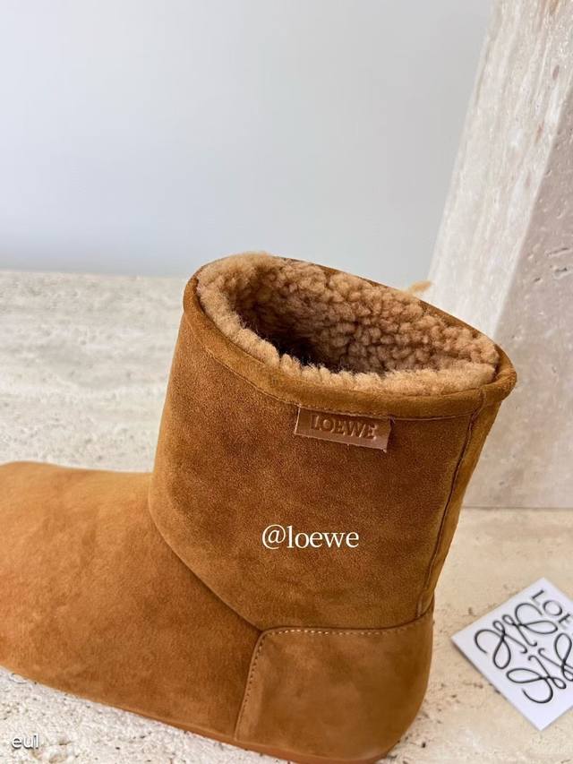 Top-tier Loewe 24 Winter Shearling Snow Boots (Retail Purchase). Original import