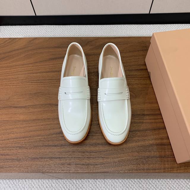 Gianvit* Ross* Loafers. Modern and elegant style. Features include a split upper