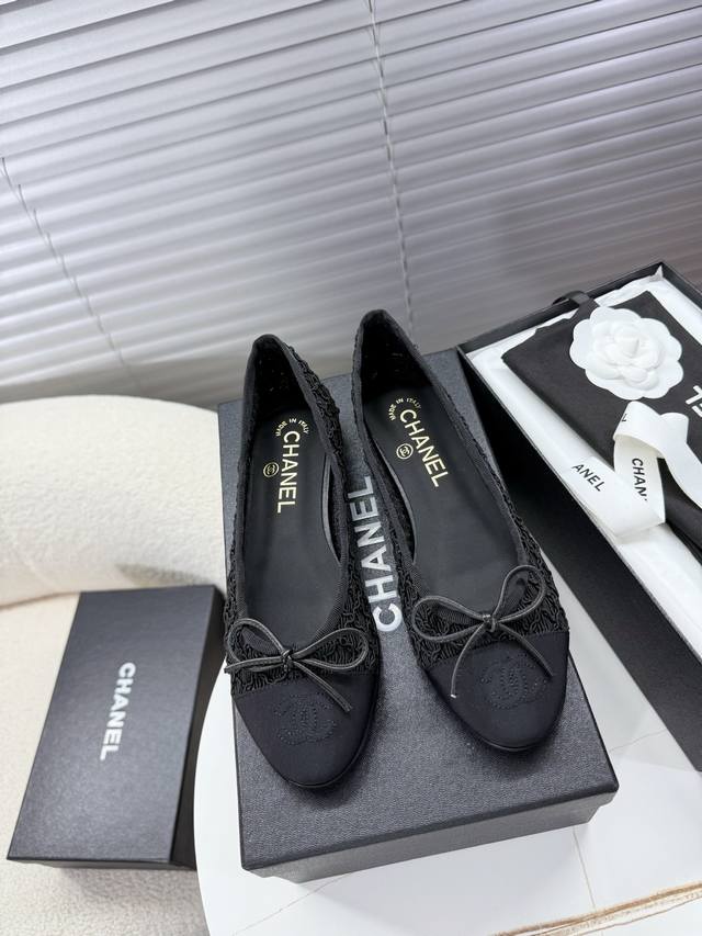 Chanel's new ballet flats, side-open sandals, flat chunky heel sandals~~ Fashion