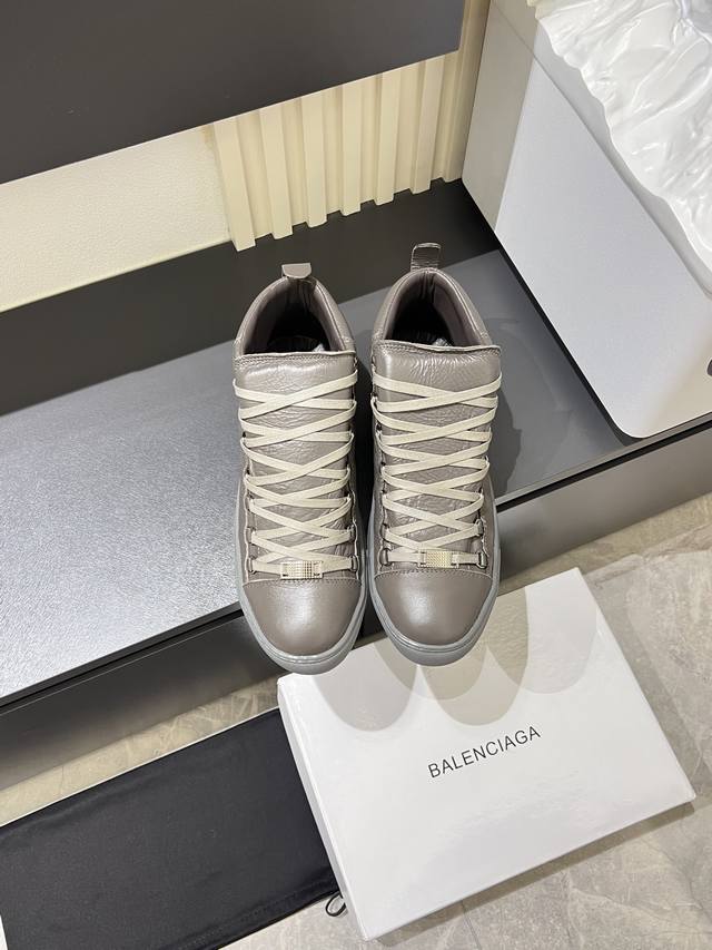 Balenciaga. Latest official model, 1:1 replica of the original European version,