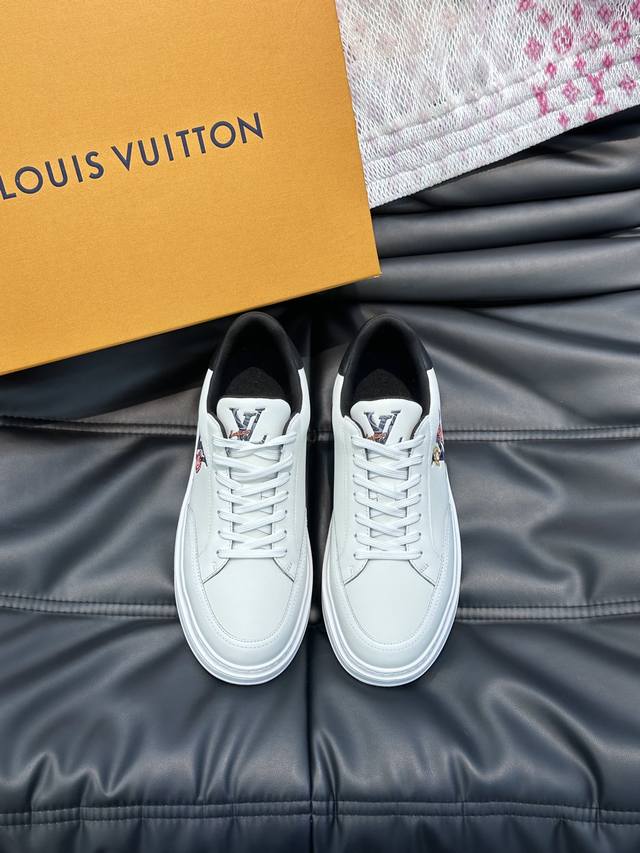 Ouis *Uitto* New Men's Casual Sneakers. These Beverly Hills sneakers feature a s
