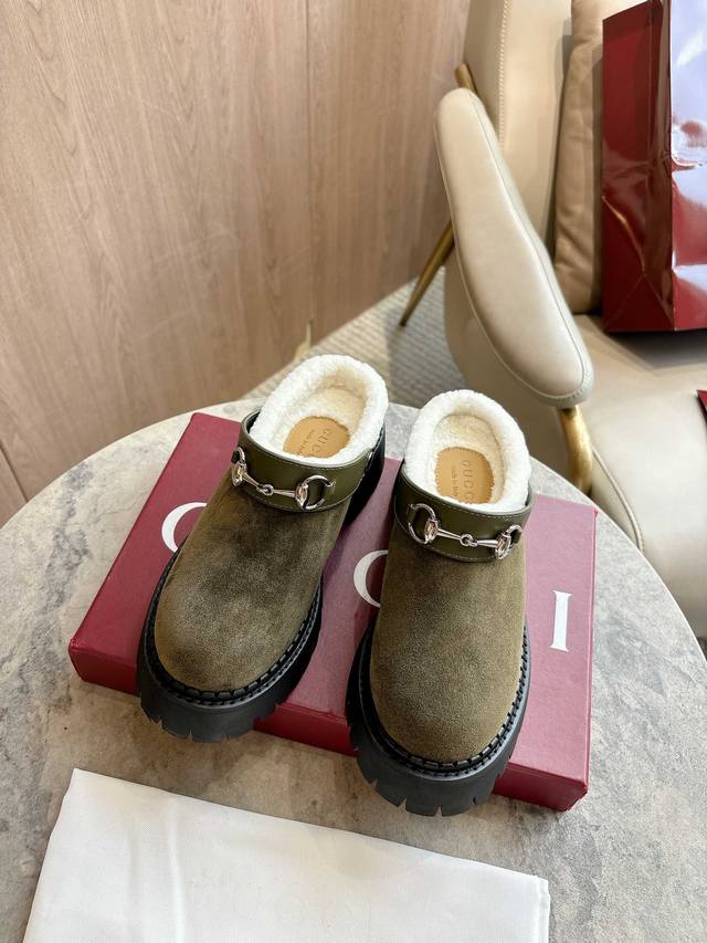 731-3A Green 35-41 As a tribute to the brand's equestrian roots, the horsebit, h