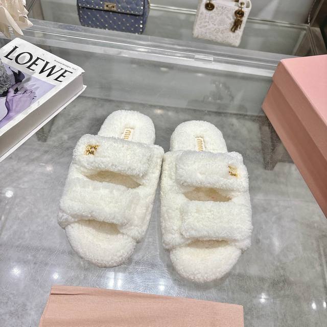 Factory Price P Miumiu Classic Autumn/Winter Letter Furry Slippers There are so