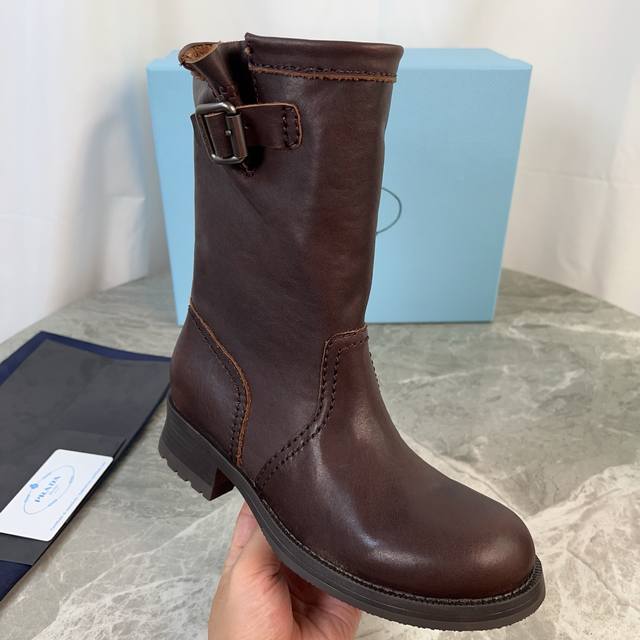 Latest Prada model. Upper: Imported vegetable-tanned cowhide. Lining: Silk cowhi