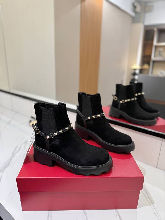 Factory Price (PPP): New Valentino Garavani Vlogo Signatur Round Toe Slip-on Che