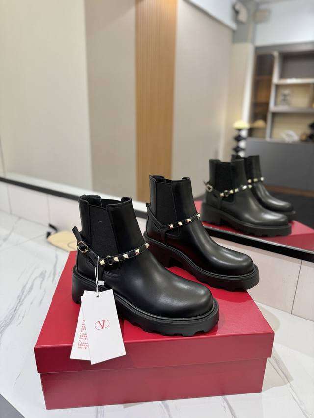 Factory Price (PPP): New Valentino Garavani Vlogo Signatur Round Toe Slip-on Che