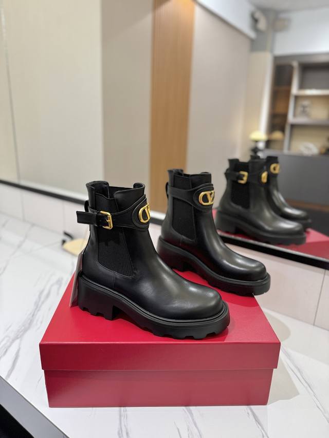 Factory Price (Ppp): New Valentino Garavani Vlogo Signature Round Toe Calfskin B