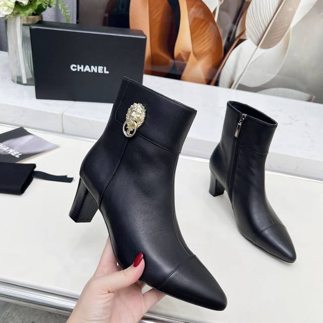 High-quality Chanel 2025 Fall/Winter latest ankle boots from the boutique, a mus