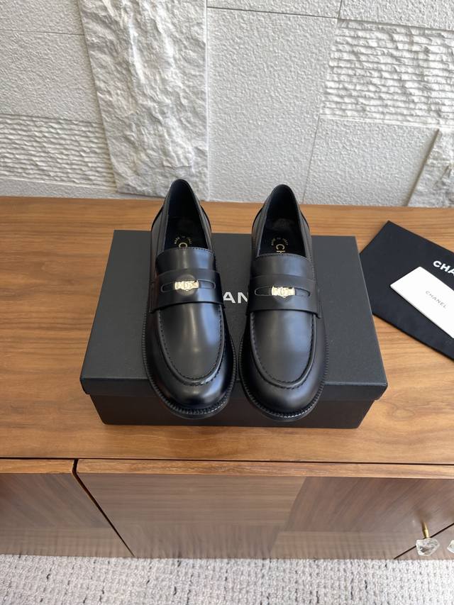Top Version: Chanel 25Ss Autumn/Winter New Round Toe Loafers Chanel reimagines t