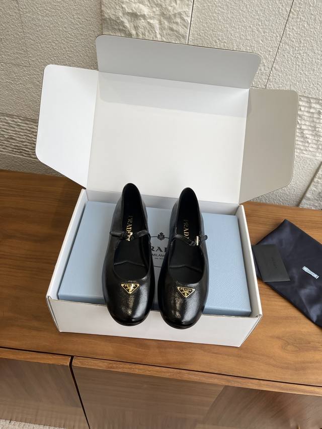 Top Version: Comes with exquisite boutique box. Prada 25Ss Autumn/Winter New Rou