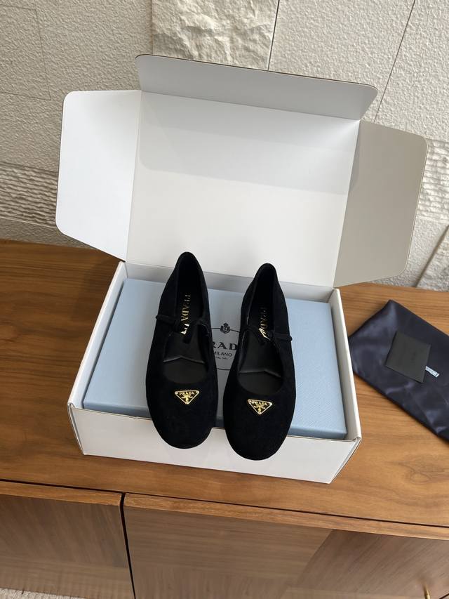 Top-tier version: Comes with exquisite boutique box. Prada 25Ss Autumn/Winter Ne