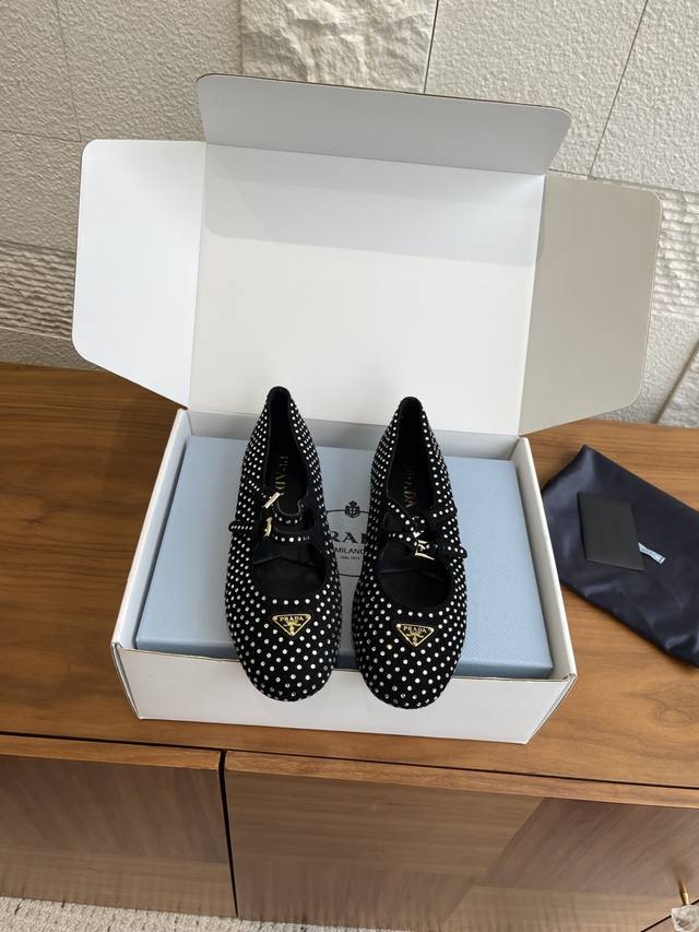 Top Version: Comes with exquisite boutique box. Prada 25Ss Autumn/Winter New Rou