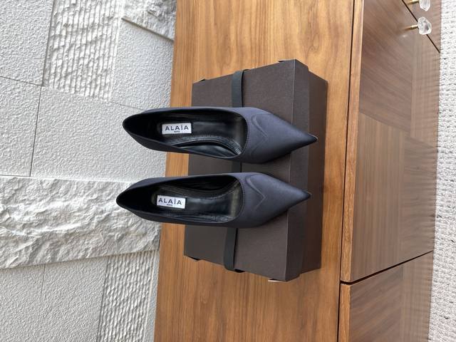 Top Version: Alaia 25Ss Autumn/Winter New Pointed Toe Stiletto Heels. These hear