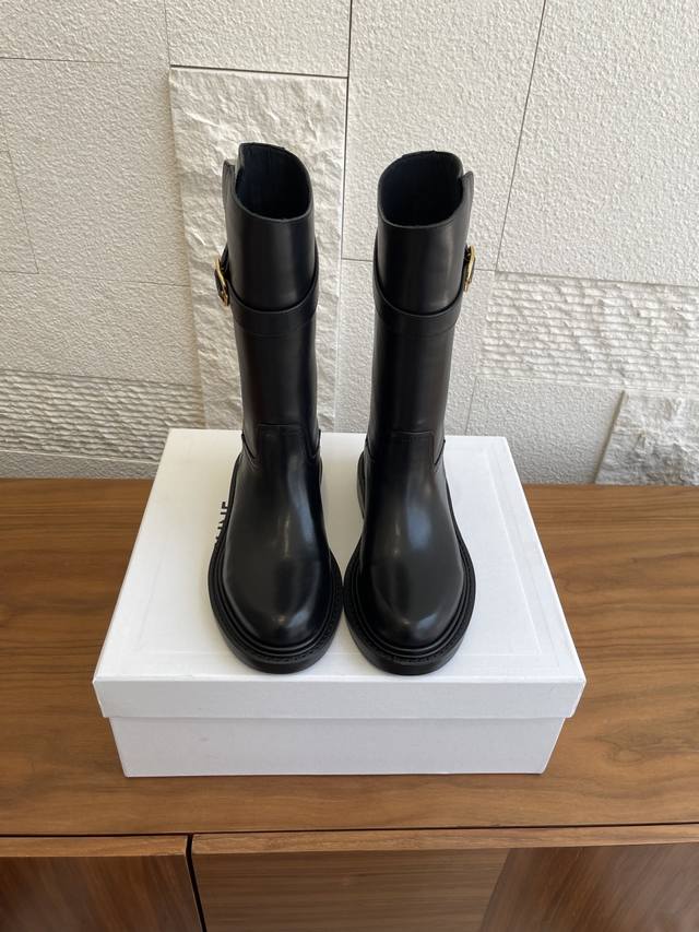 Top-tier version: 12-inch mid-calf boots, 60-inch long boots. Celine 25Ss Autumn