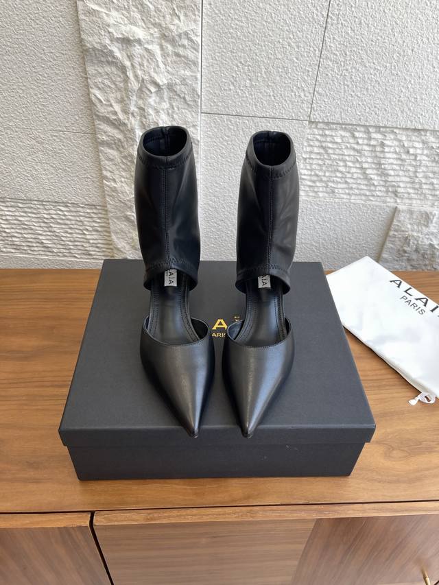 Top Version: Alaia 25Ss Autumn/Winter New Pointed Toe Hollow-Out Stiletto Heel S