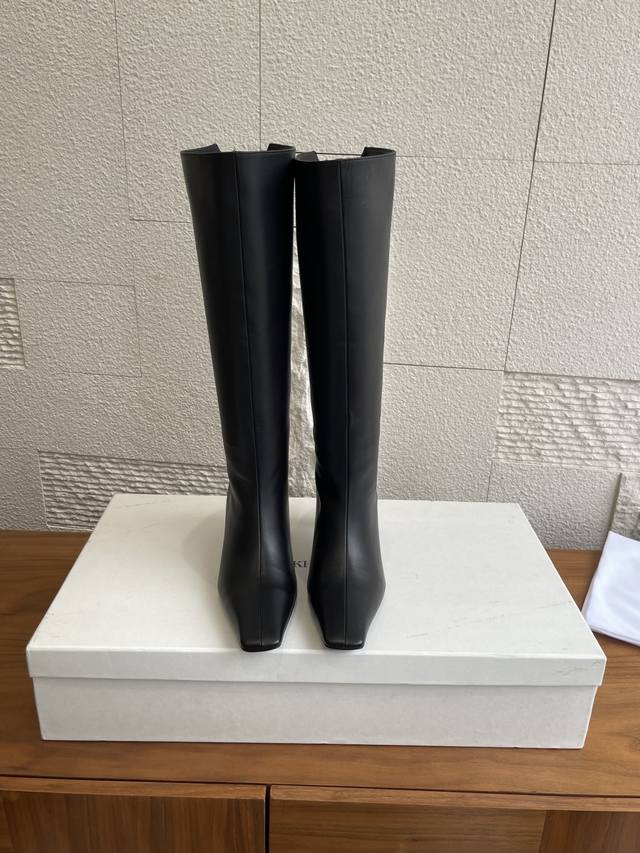 Top Version: Khaite 2025 Autumn/Winter New Square Toe High-Heeled Ona Boots. The