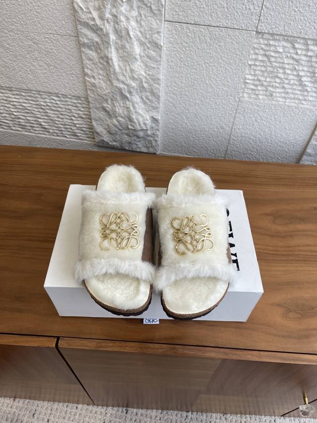 Top Version: Loewe x Birkenstock 2025 Fall/Winter New Couple Furry Shoes. These