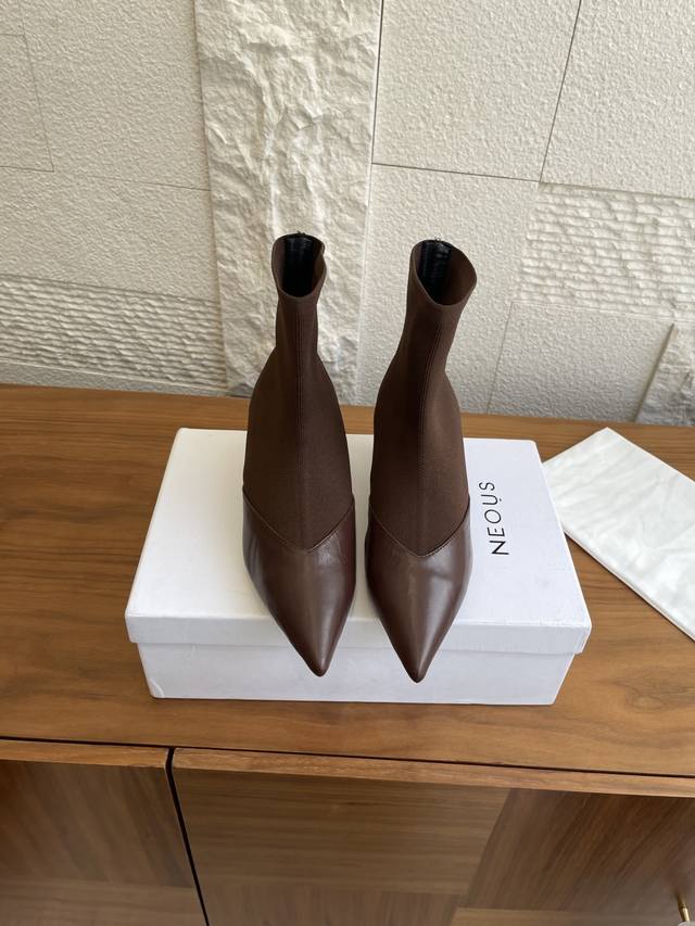 Top Version: Neous 25Ss Autumn/Winter New Pointed Toe Kitten Heel Slim Fit Boots