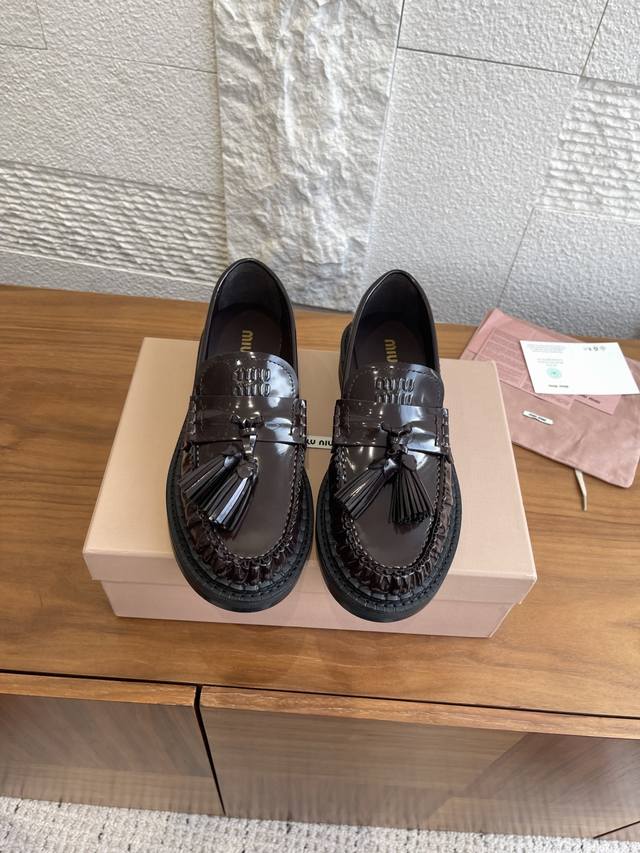 Top-tier version: Miu Miu 25Ss Fall/Winter New Round Toe Tassel Pleated Loafers.