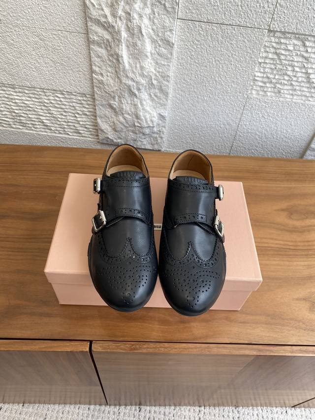 Top Version: Miu Miu 25Ss Autumn/Winter New Retro Distressed Brogue Shoes with B