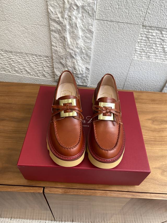 Top Version: Roger Vivier 25Ss Autumn/Winter New Viv' Rangers Truck Loafers. Thi