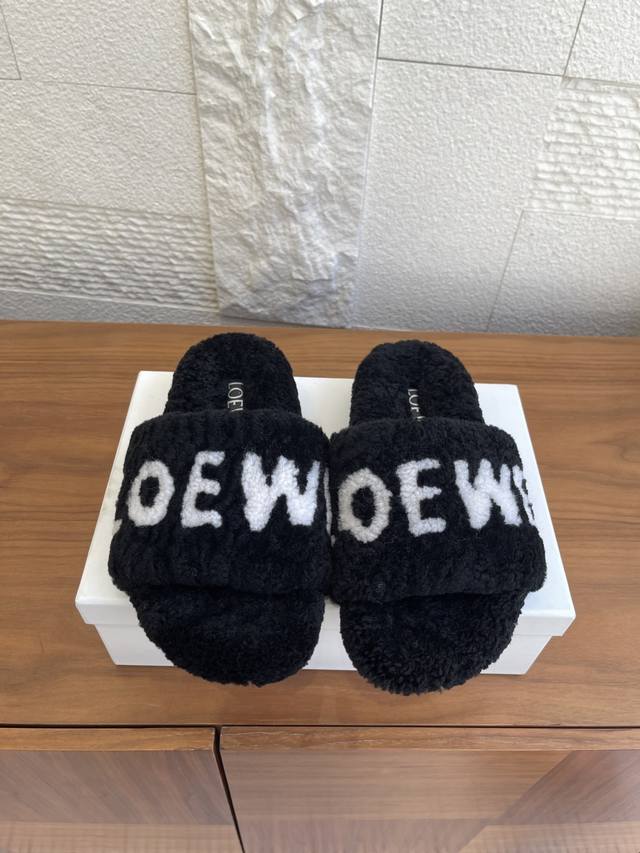 Top Version: Loewe 25Ss Autumn/Winter New Letter Print Fur Slippers. These Loewe