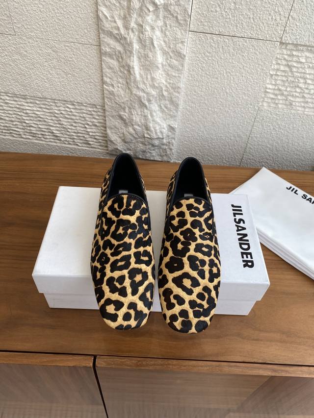 Top Version: Jil Sander 25Ss Round Toe Leopard Print Loafers. Jil Sander reinter