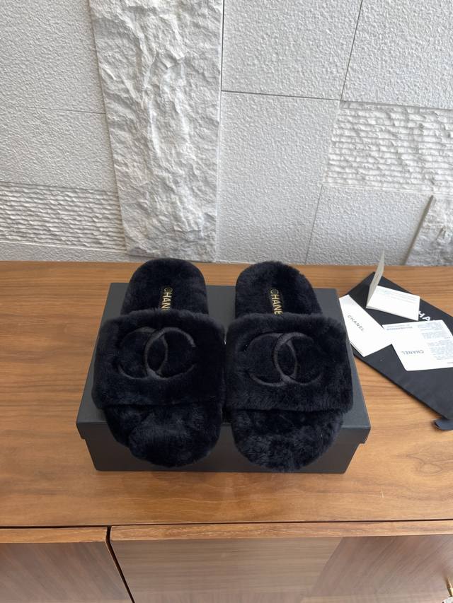 Top-tier version: Chanel 25Ss Autumn/Winter New Style Furry Slippers. These Chan
