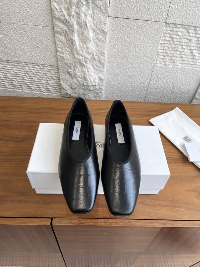 Top Version: Toteme 25Ss Autumn/Winter New Simple Design Square Toe Flat Ballet