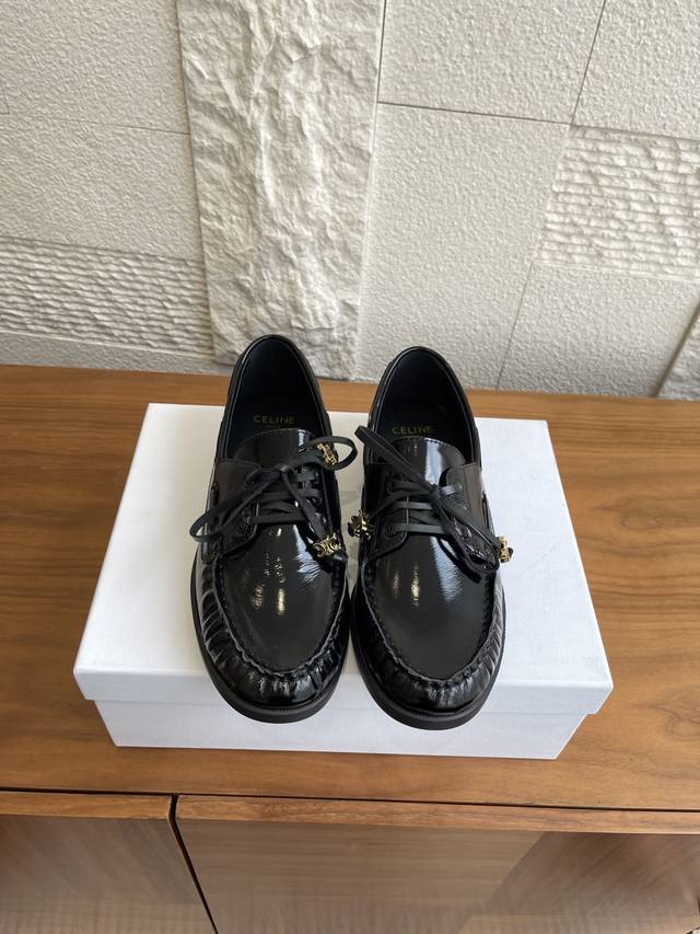 Top Version: Celine 25Ss Autumn/Winter New Retro Classic Loafers. A must-have lo