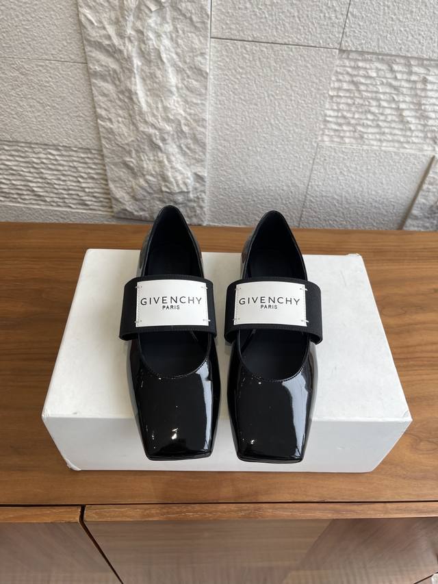 Top Version: Givenchy 25Ss Autumn/Winter New Style Sliced Square Ballet Flats (Z