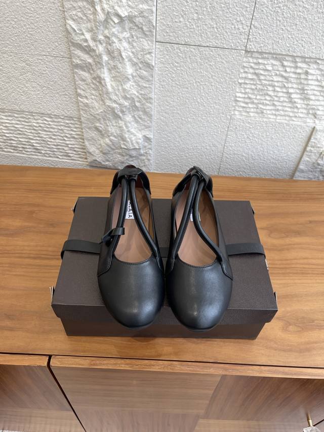 Top Version: Alaia 25Ss Early Autumn New Round Toe Handbag Style Flat Ballet Fla