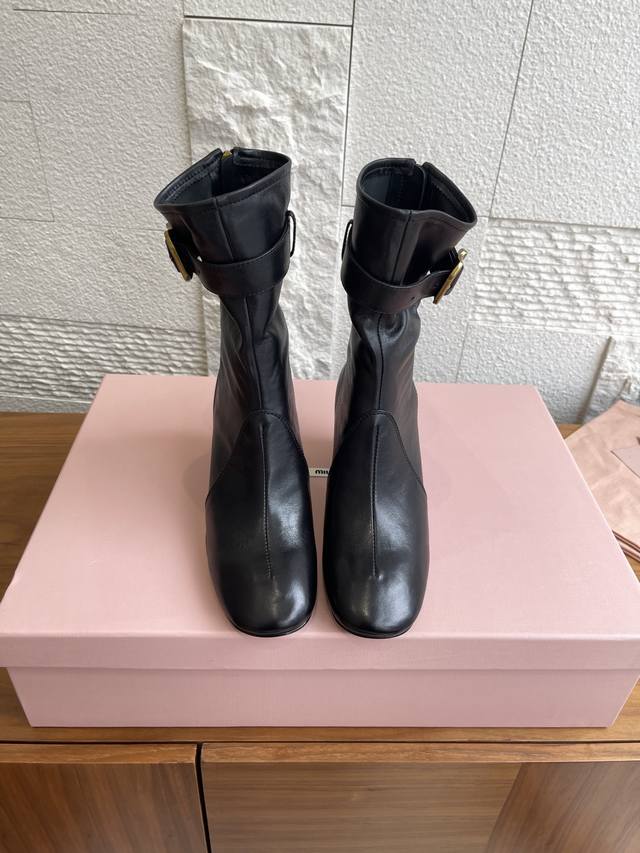 Top-tier version: Ankle boots/knee-high boots by Miu Miu (Miumiu 25Ss Fall/Winte