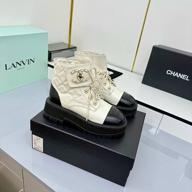 Chanel 2025S Fall/Winter Collection Strappy Openwork Embroidered Ankle Boots. Th