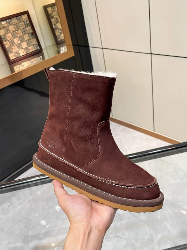 Factory direct price. New Ugg boutique item, simple and elegant design with mini