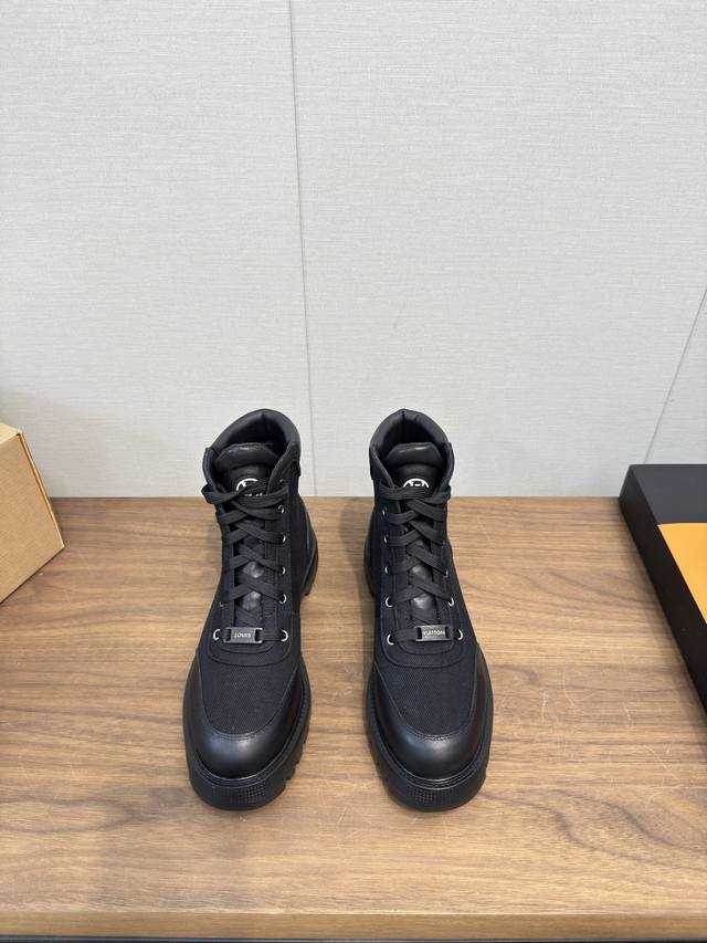 LV New Chelsea Boots, Runway Lace-up Dr. Martens, Leather Upper, Original Sole,