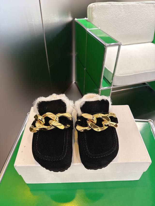 K002 Jw Anderson 25Ss Autumn/Winter New Arrival: Big Gold Chain Fur Slippers The