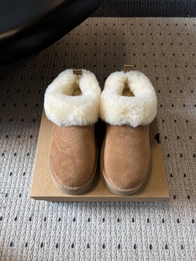 Top-tier Ugg Autumn Round Toe Thick-Soled Fuzzy Shoes The fuzzy collar is soft a