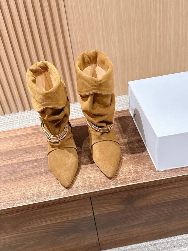 Top-tier version Isabel Marant Fall/Winter Pleated Flat Ankle Boots. These boots