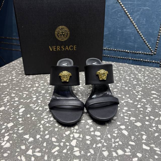 Versace releases its highest-end version, featuring vibrant colors suitable for Versace releases its highest-end version, featuring vibrant colors suitable for