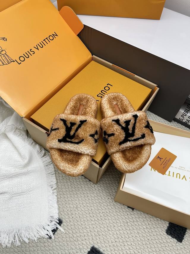 High-quality Louis Vuitton new wool slippers (retailer grade). Made with top-qua