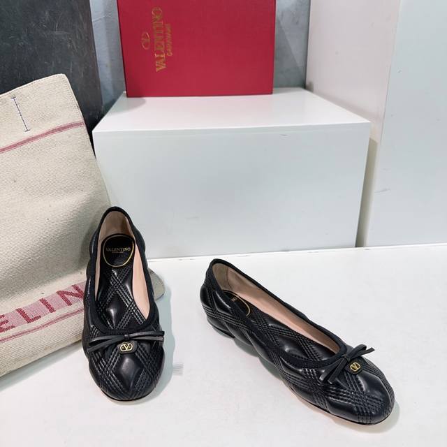 High-quality factory release! Top-quality Valentino Spring/Summer 2025 latest bo