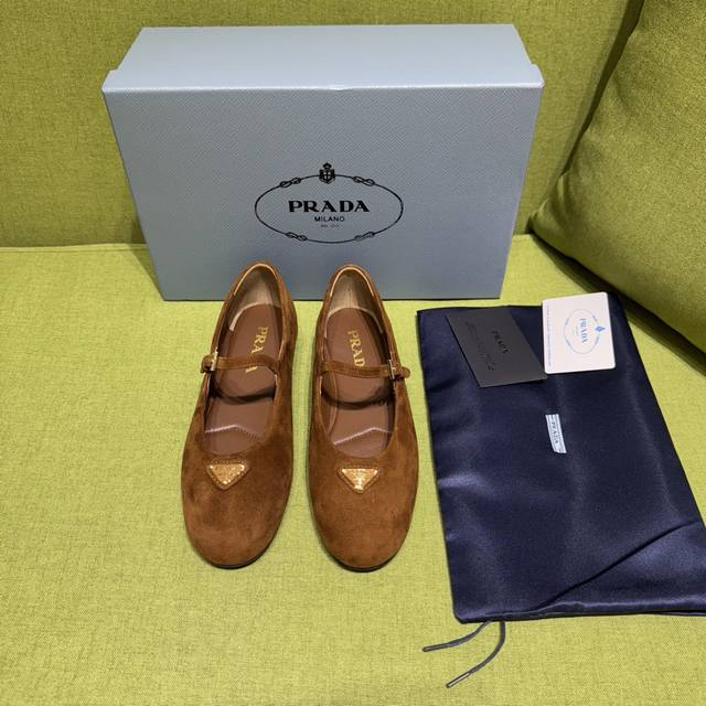 New color Prada 2025 Autumn New Arrival. Recommended by major bloggers on Xiaoho