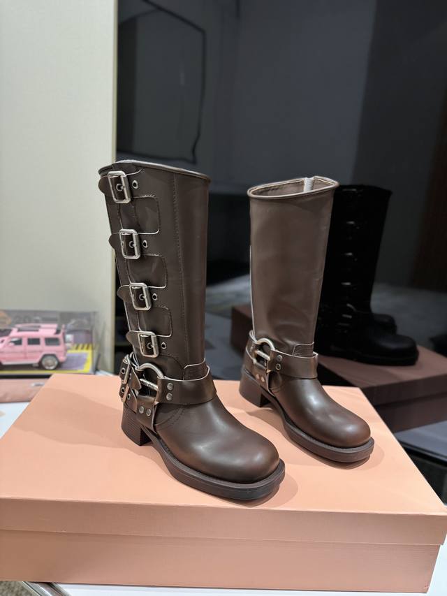 Factory Price: Miu Miu runway style Martin riding boots, the most beautiful comb