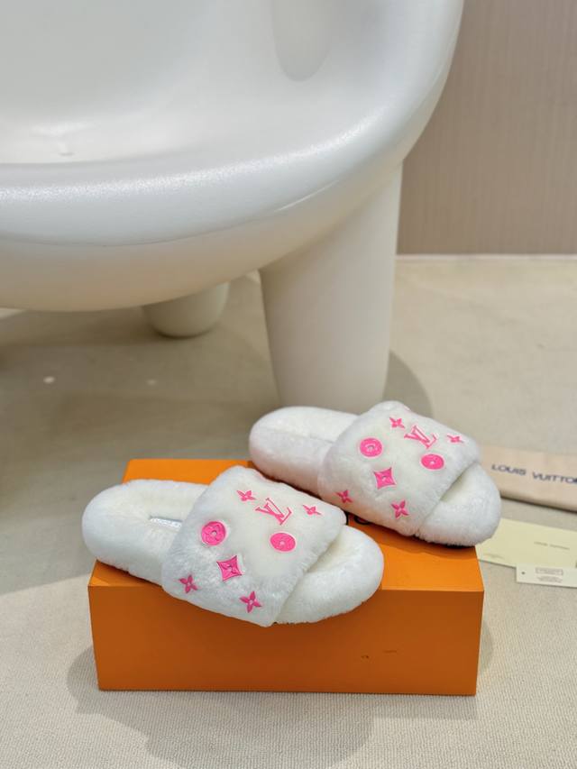 Factory Direct Wholesale: Louis Vuitton New Wool Slippers - Soft and Fine Wool,