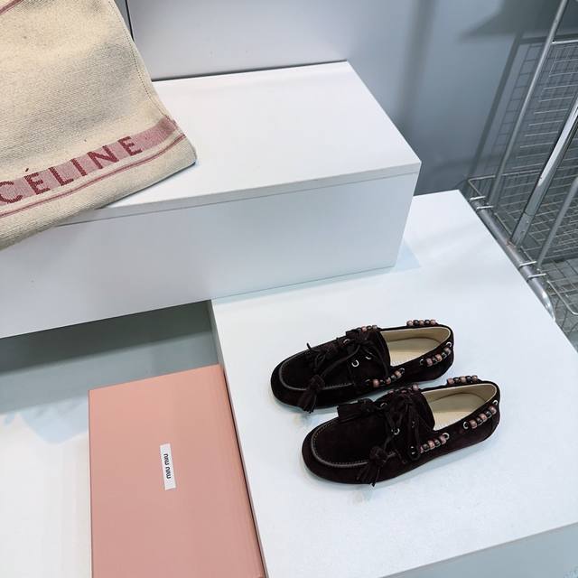 High-quality factory release! Miumiu 25Ss Autumn/Winter New Retro Ethnic Style B