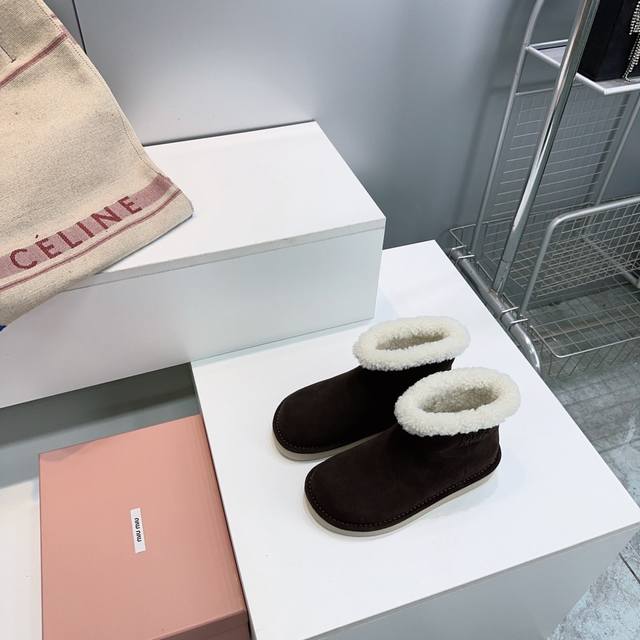 High-quality factory! Top-quality Miu Miu 2025 Winter New Simple Round Toe Lambs