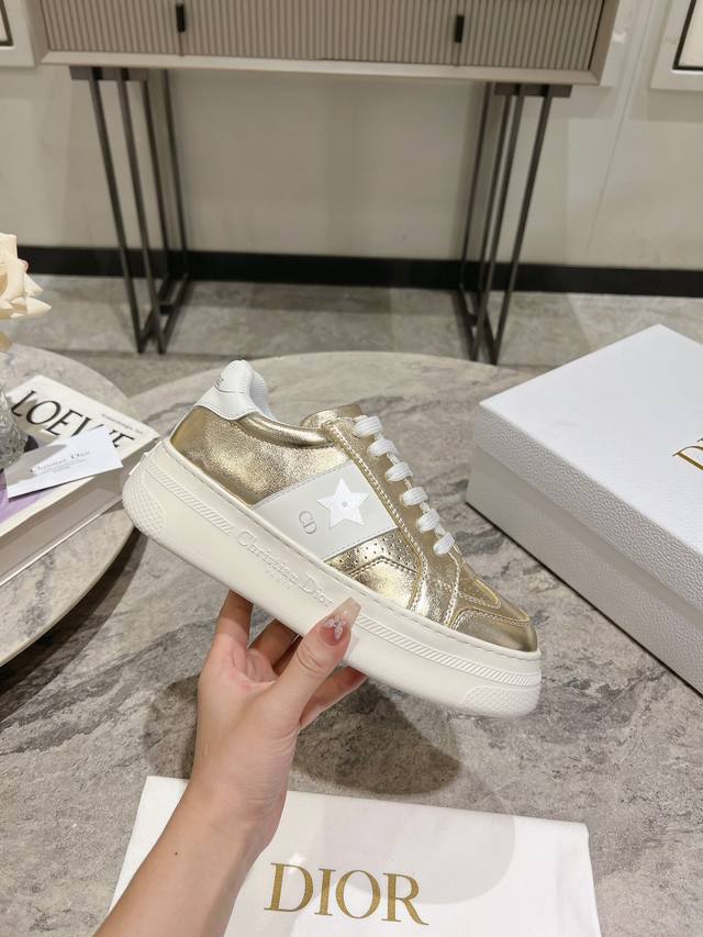 Dior Spring/Summer 2025 Cd Platform Casual Sneakers (White)! Made with suede and